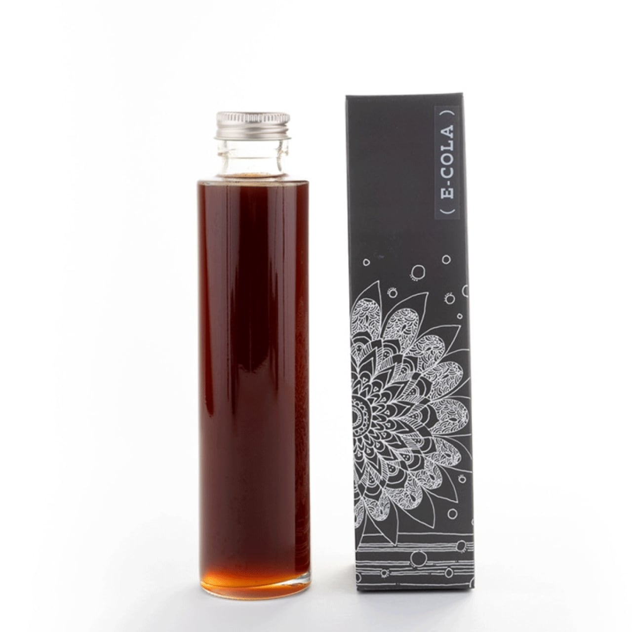 CORA E-COLA のボトルとパッケージ